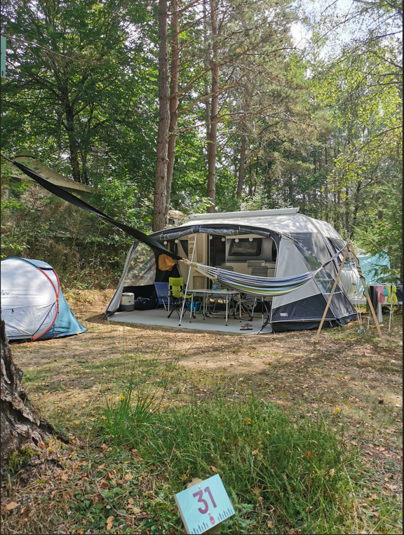 Emplacement ombragé caravane