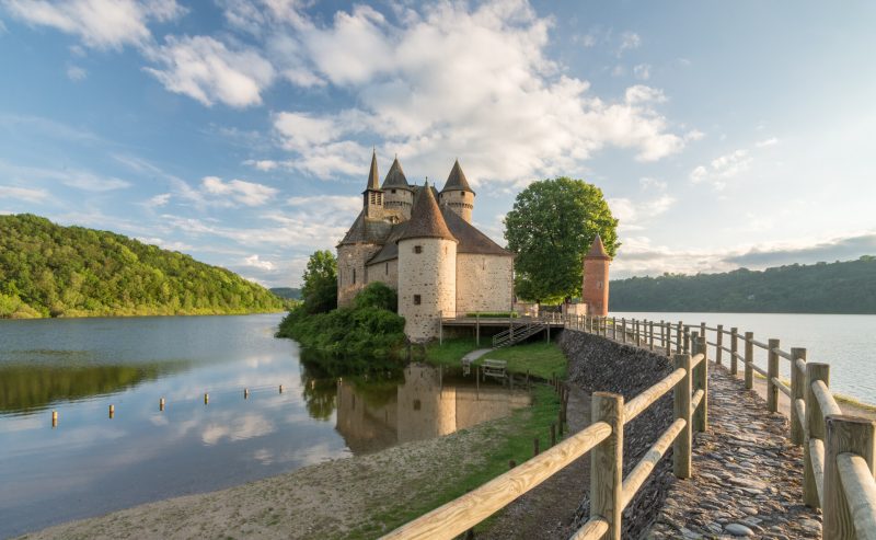 Magnifique Château de Val sur les bords de la Dordogne